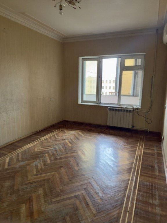 Satılır 3 otaqlı köhnə tikili, 80 m², Azadlıq Prospekti m.-4
