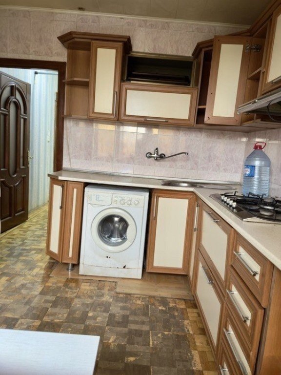 Satılır 3 otaqlı köhnə tikili, 80 m², Azadlıq Prospekti m.-6