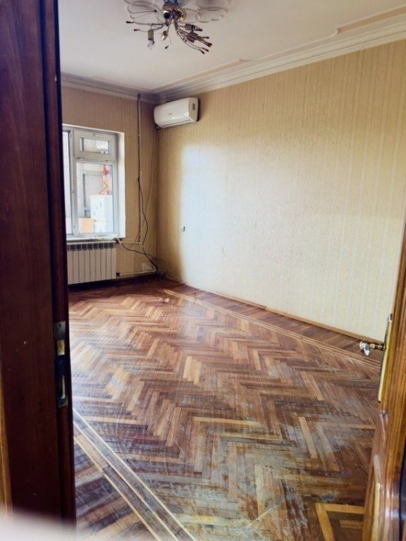 Satılır 3 otaqlı köhnə tikili, 80 m², Azadlıq Prospekti m.-7
