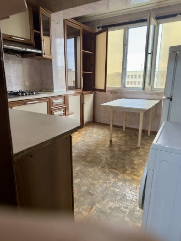Satılır 3 otaqlı köhnə tikili, 80 m², Azadlıq Prospekti m.-10