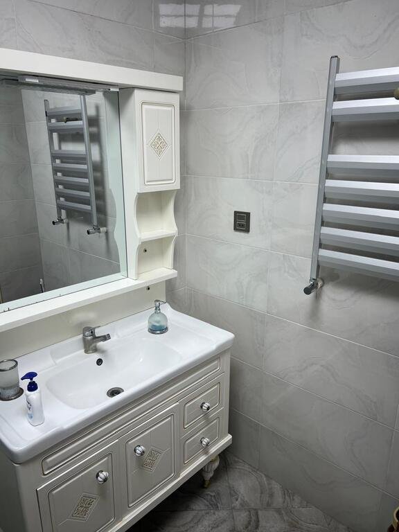 Kirayə verilir 2 otaqlı yeni tikili, 90 m², 28 May m.-13
