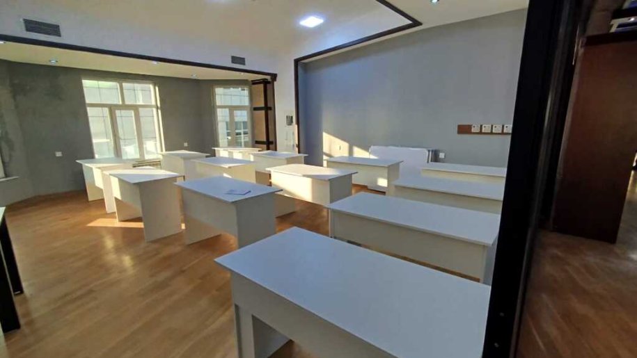 90 m<sup>2</sup> ofis icarəyə verilir, Elmlər Akademiyası m.-3