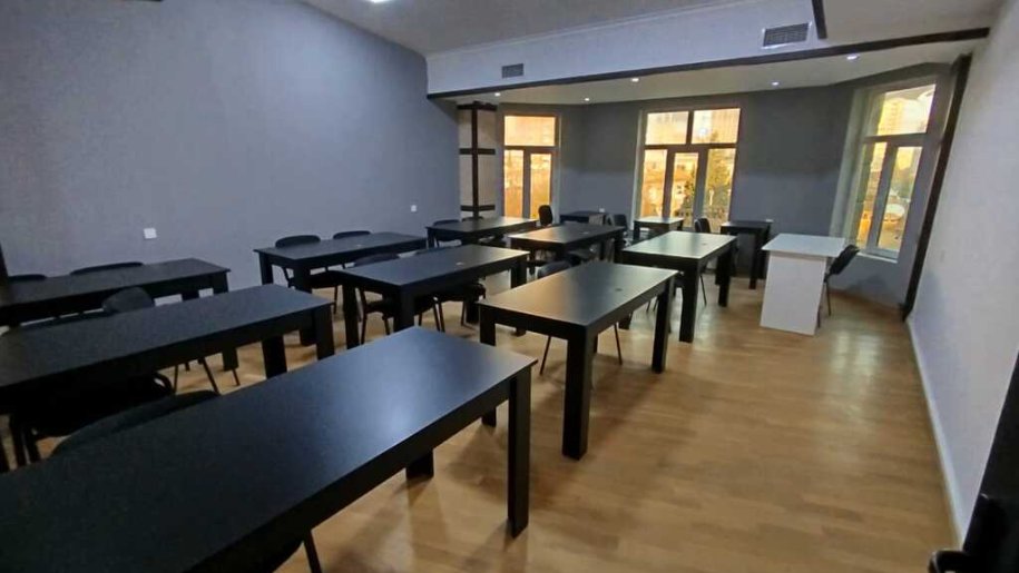 90 m<sup>2</sup> ofis icarəyə verilir, Elmlər Akademiyası m.-4