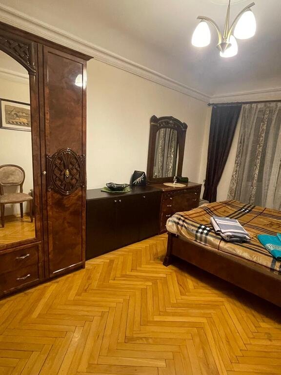 Kirayə verilir 3 otaqlı köhnə tikili, 70 m², 28 May m.-7