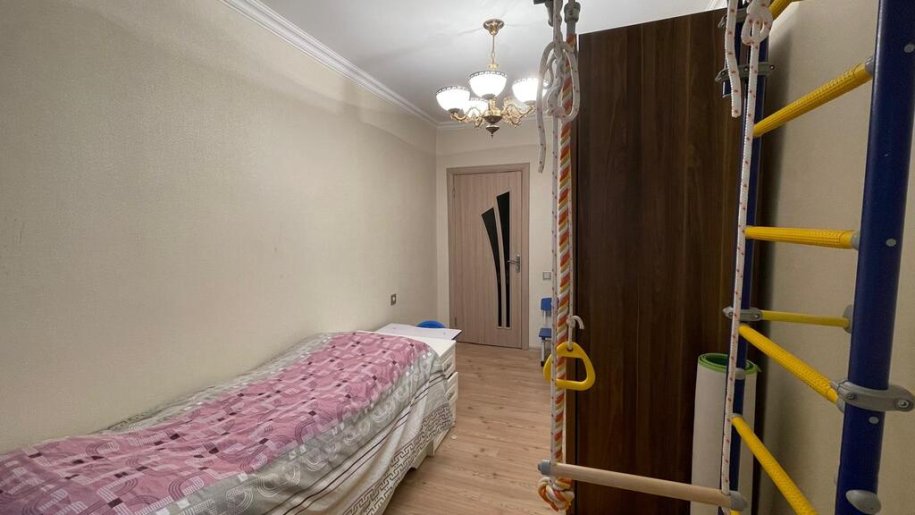 Satılır 3 otaqlı köhnə tikili, 80 m², Xalqlar dostluğu m.-6