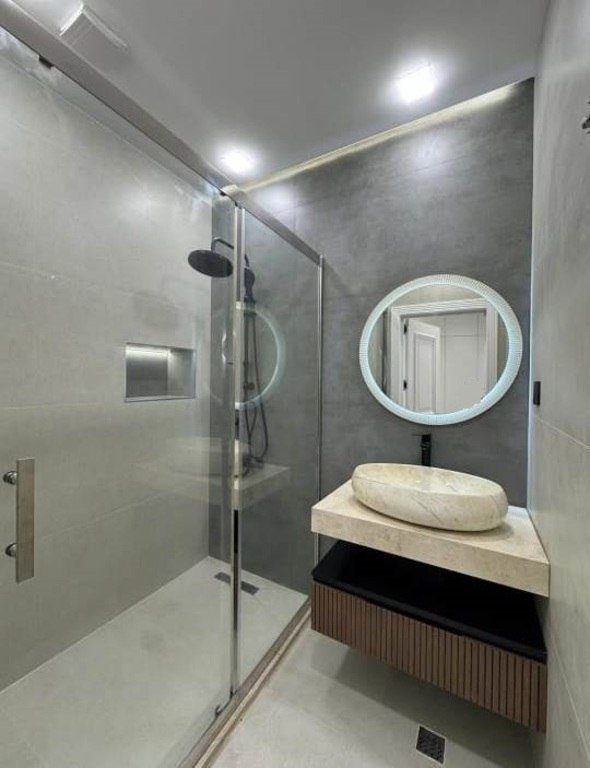 Satılır 2 otaqlı yeni tikili, 67 m², 8-ci mikrorayon-12