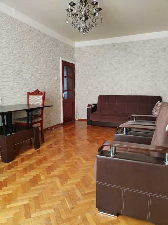 Satılır 4 otaqlı köhnə tikili, 95 m², Bakıxanov (Razin)-2