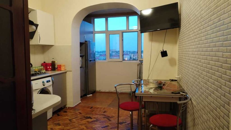 Satılır 4 otaqlı köhnə tikili, 95 m², Bakıxanov (Razin)-11