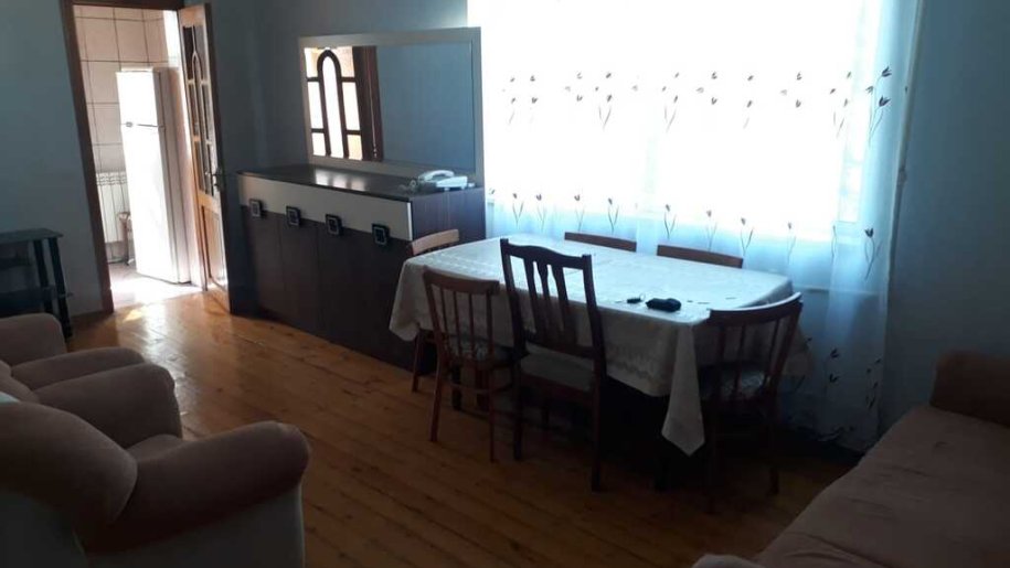 Kirayə verilir 2 otaqlı köhnə tikili, 73 m², Memar Əcəmi m.-1