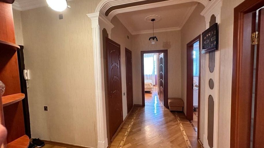 Kirayə verilir 2 otaqlı yeni tikili, 125 m², 28 May m.-11