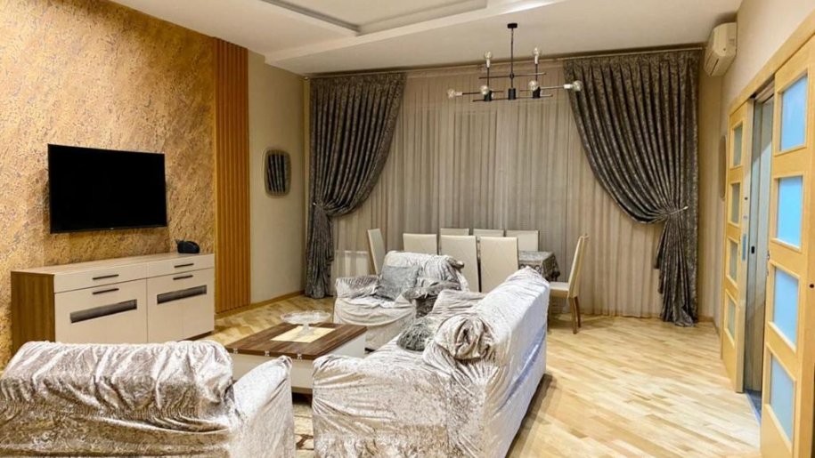 Kirayə verilir 3 otaqlı yeni tikili, 135 m², 28 May m.-2
