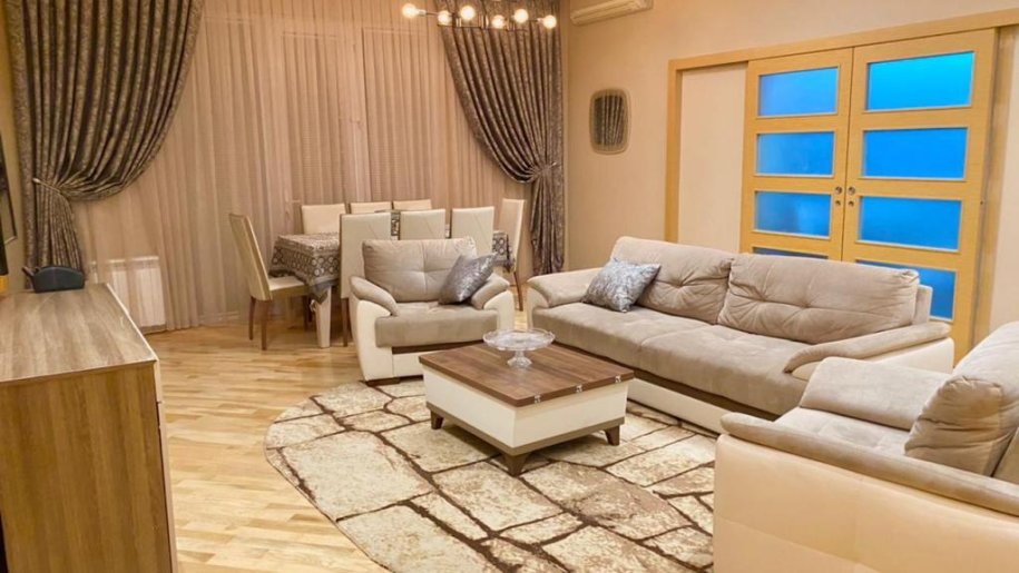 Kirayə verilir 3 otaqlı yeni tikili, 135 m², 28 May m.-14