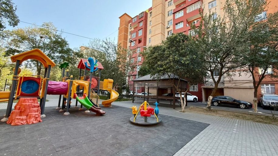 Satılır 3 otaqlı köhnə tikili, 80 m², Xalqlar dostluğu m.-3