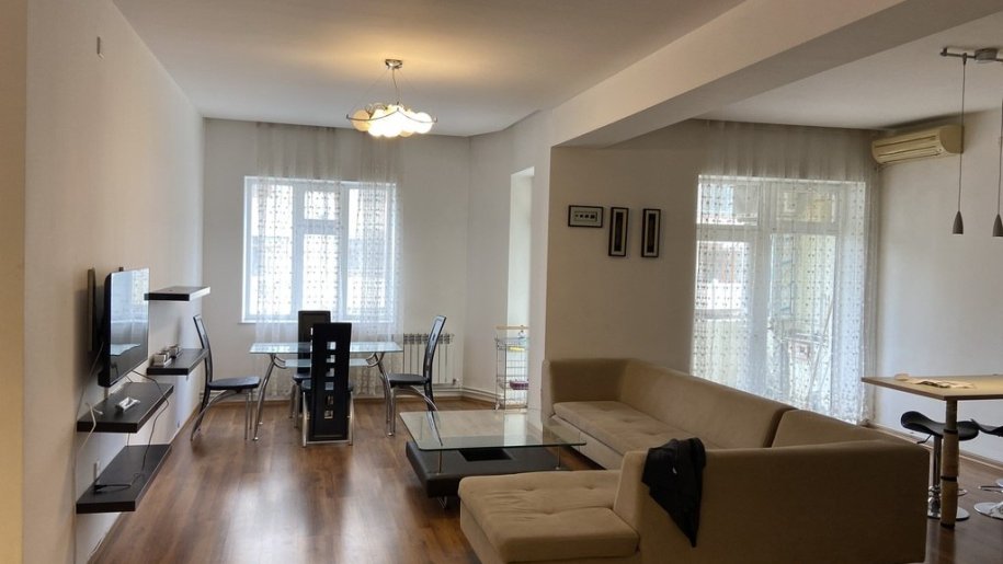 Kirayə verilir 2 otaqlı yeni tikili, 85 m², 28 May m.-1