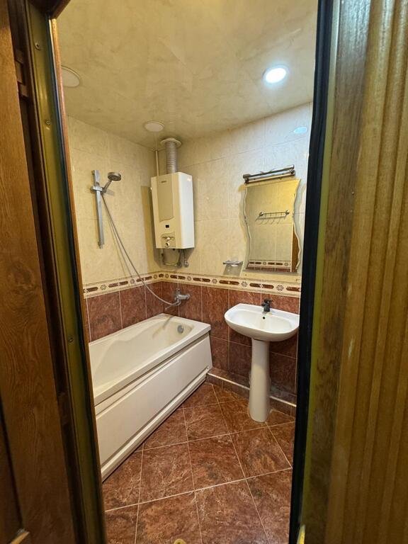 Satılır 3 otaqlı köhnə tikili, 74 m², Memar Əcəmi m.-3