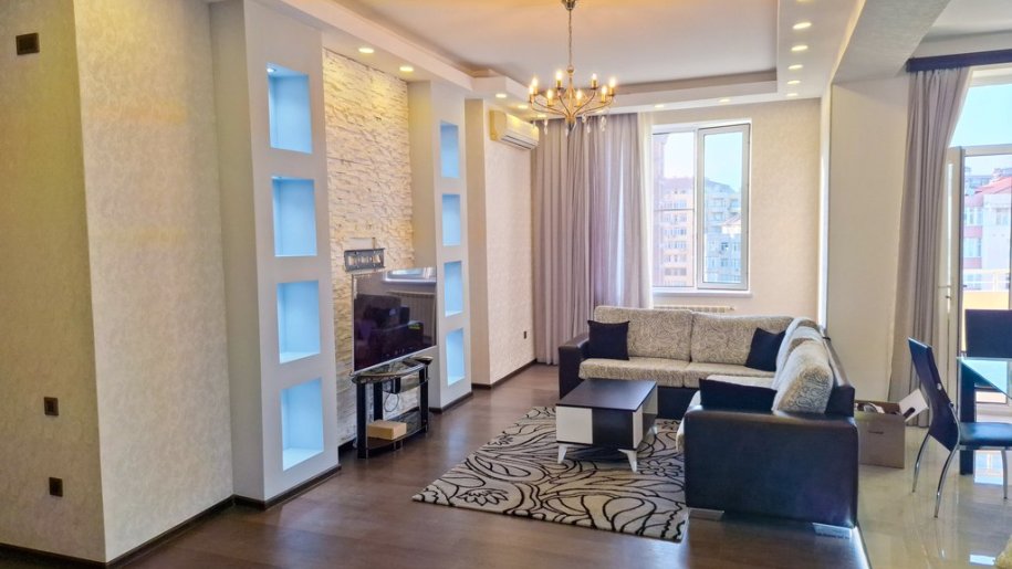 Kirayə verilir 3 otaqlı yeni tikili, 125 m², 28 May m.-4