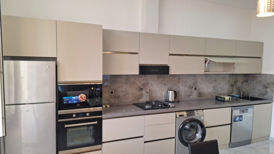 Kirayə verilir 3 otaqlı yeni tikili, 125 m², 28 May m.-5