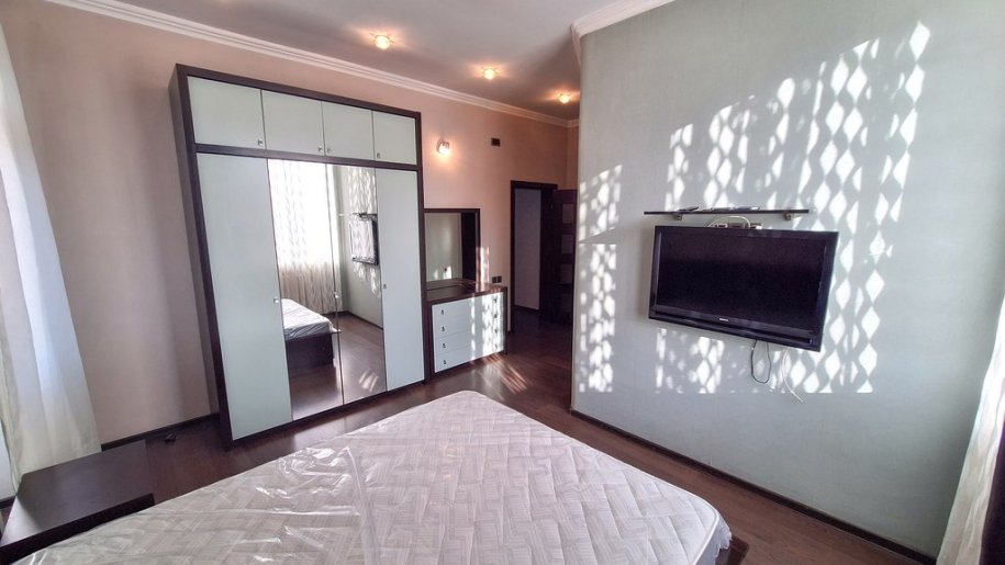 Kirayə verilir 3 otaqlı yeni tikili, 125 m², 28 May m.-8