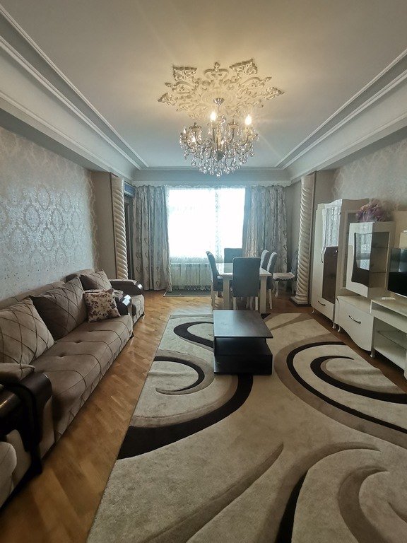 Kirayə verilir 3 otaqlı köhnə tikili, 100 m², Memar Əcəmi m.-1