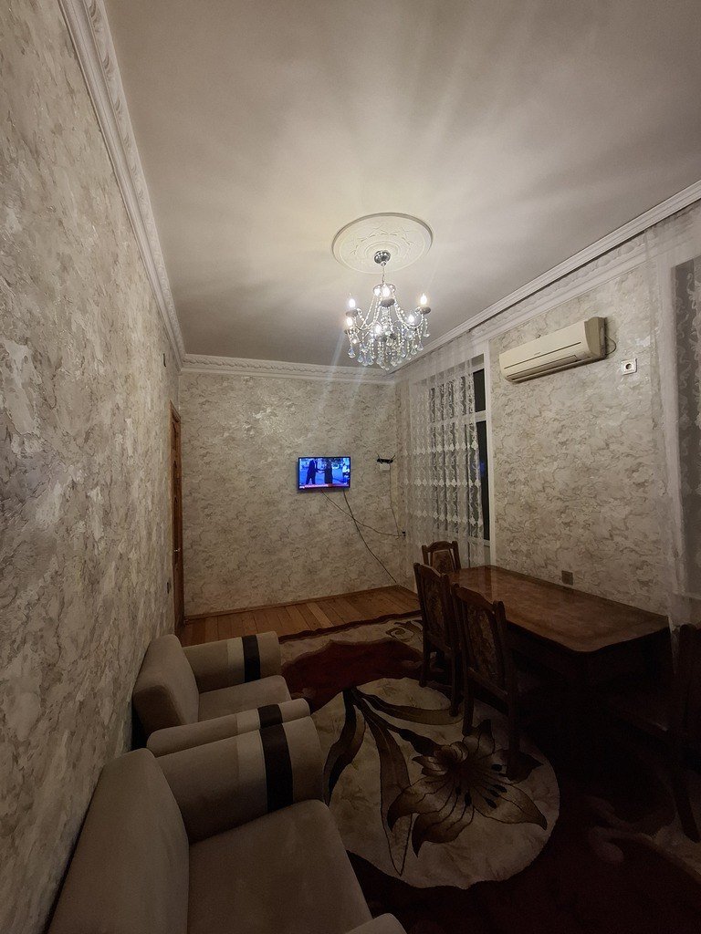 Kirayə verilir 2 otaqlı köhnə tikili, 65 m², Gəncə-1