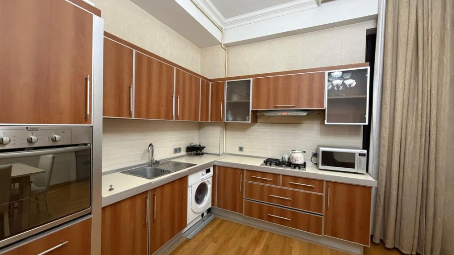 Kirayə verilir 3 otaqlı yeni tikili, 210 m², Sahil m.-2