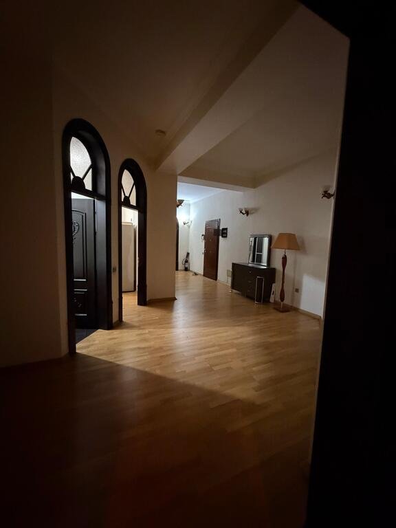 Kirayə verilir 3 otaqlı yeni tikili, 210 m², Sahil m.-12