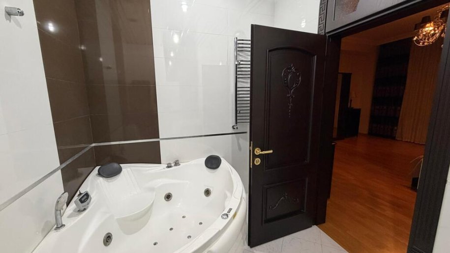 Kirayə verilir 3 otaqlı yeni tikili, 210 m², Sahil m.-23
