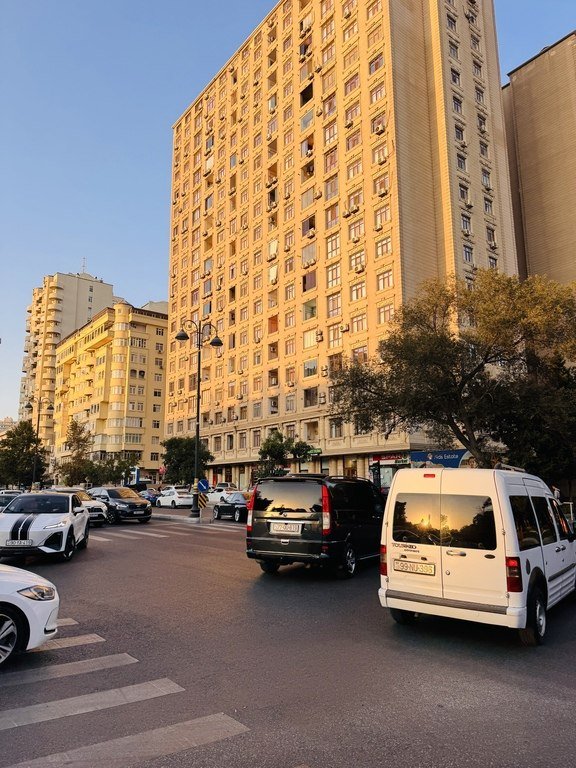 Satılır 2 otaqlı köhnə tikili, 48 m², İnşaatçılar m.-1