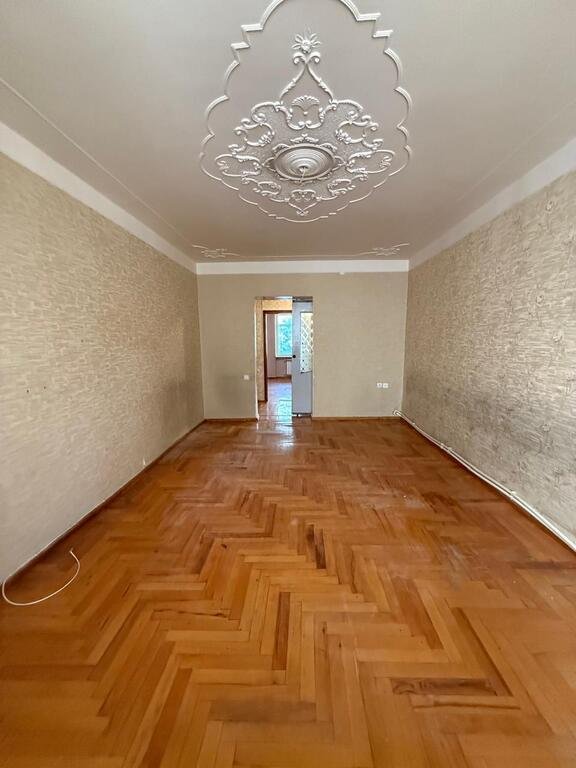 Satılır 3 otaqlı köhnə tikili, 80 m², 8-ci mikrorayon-2