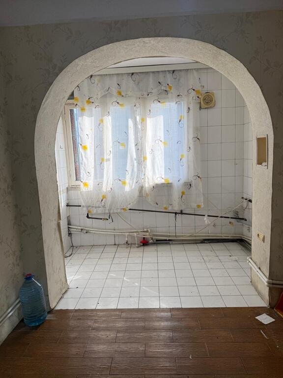 Satılır 3 otaqlı köhnə tikili, 80 m², 8-ci mikrorayon-8