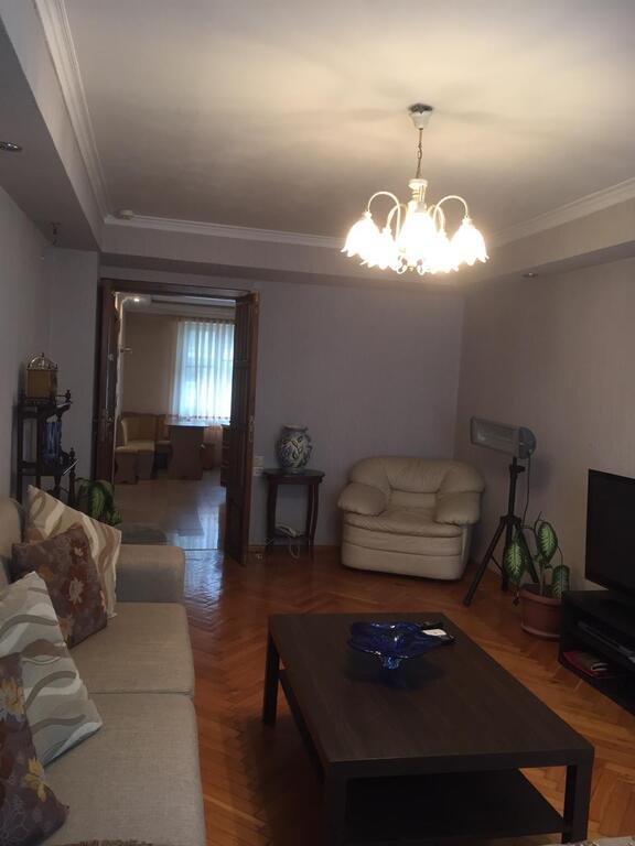 Kirayə verilir 2 otaqlı köhnə tikili, 65 m², 28 May m.-8