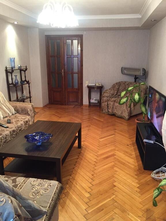 Kirayə verilir 2 otaqlı köhnə tikili, 65 m², 28 May m.-12