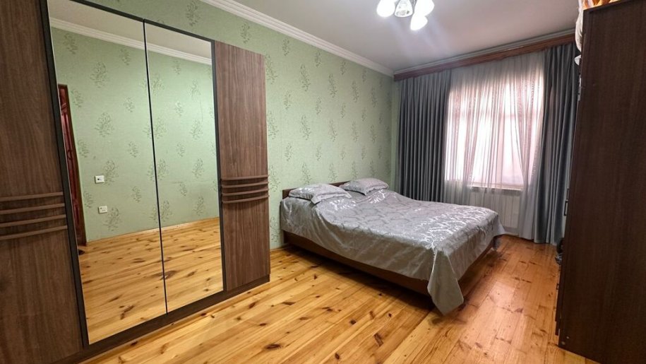 Satılır 4 otaqlı köhnə tikili, 110 m², Xalqlar dostluğu m.-1
