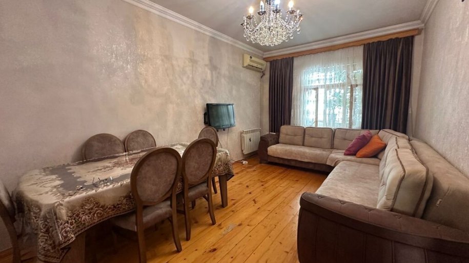 Satılır 4 otaqlı köhnə tikili, 110 m², Xalqlar dostluğu m.-3