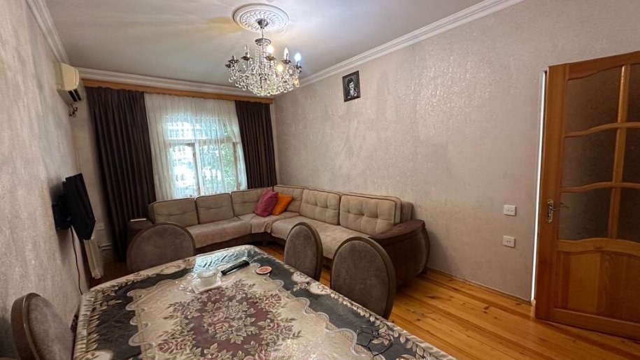Satılır 4 otaqlı köhnə tikili, 110 m², Xalqlar dostluğu m.-4