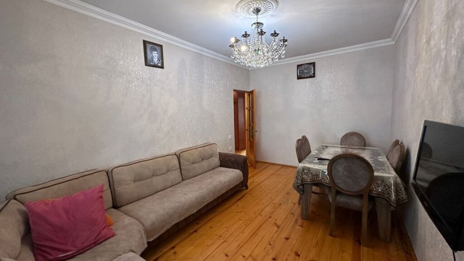 Satılır 4 otaqlı köhnə tikili, 110 m², Xalqlar dostluğu m.-5