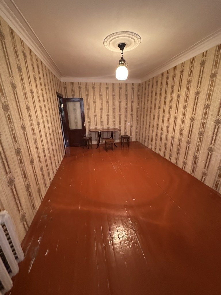 Satılır 2 otaqlı köhnə tikili, 35 m², 8-ci mikrorayon-1