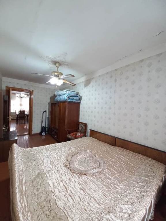 Kirayə verilir 3 otaqlı köhnə tikili, 70 m², İnşaatçılar m.-13