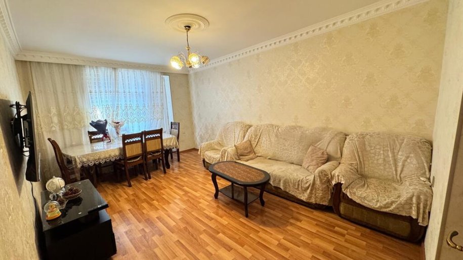 Satılır 3 otaqlı köhnə tikili, 90 m², Bakıxanov (Razin)-1