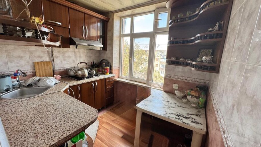 Satılır 3 otaqlı köhnə tikili, 90 m², Bakıxanov (Razin)-5