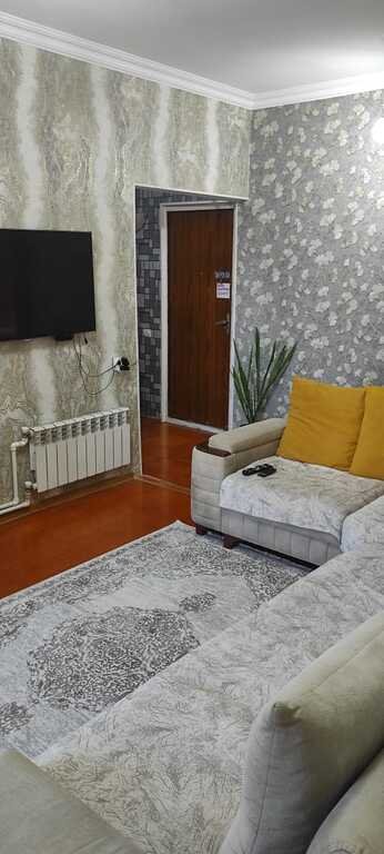Satılır 3 otaqlı köhnə tikili, 65 m², İnşaatçılar m.-17