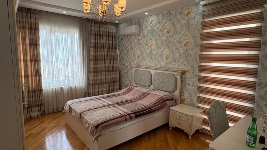 Satılır 3 otaqlı yeni tikili, 133 m², 8 noyabr-2