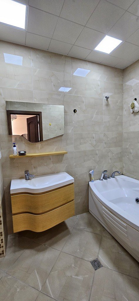 Kirayə verilir 3 otaqlı yeni tikili, 138 m², Nəsimi-15
