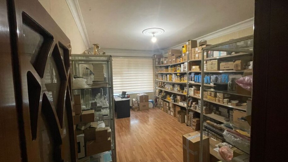 Satılır 4 otaqlı yeni tikili, 180 m², İnşaatçılar m.-1