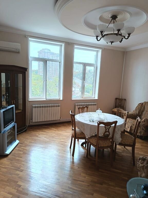 Kirayə verilir 2 otaqlı yeni tikili, 80 m², 28 May m.-4
