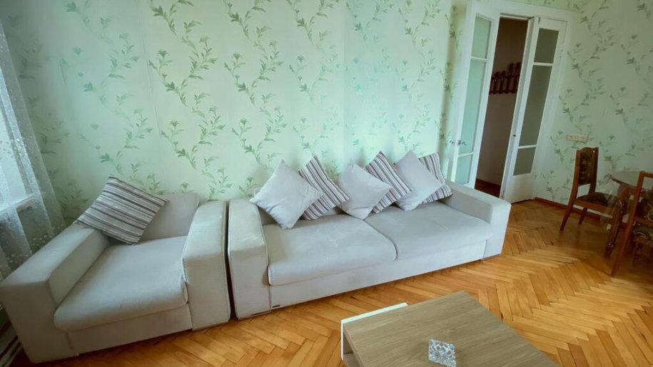 Kirayə verilir 2 otaqlı köhnə tikili, 50 m², Elmlər Akademiyası m.-1