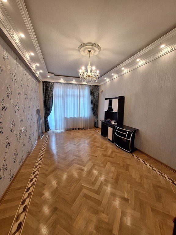 Satılır 3 otaqlı yeni tikili, 150 m², 8-ci mikrorayon-4
