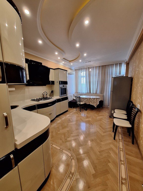 Satılır 3 otaqlı yeni tikili, 150 m², 8-ci mikrorayon-11