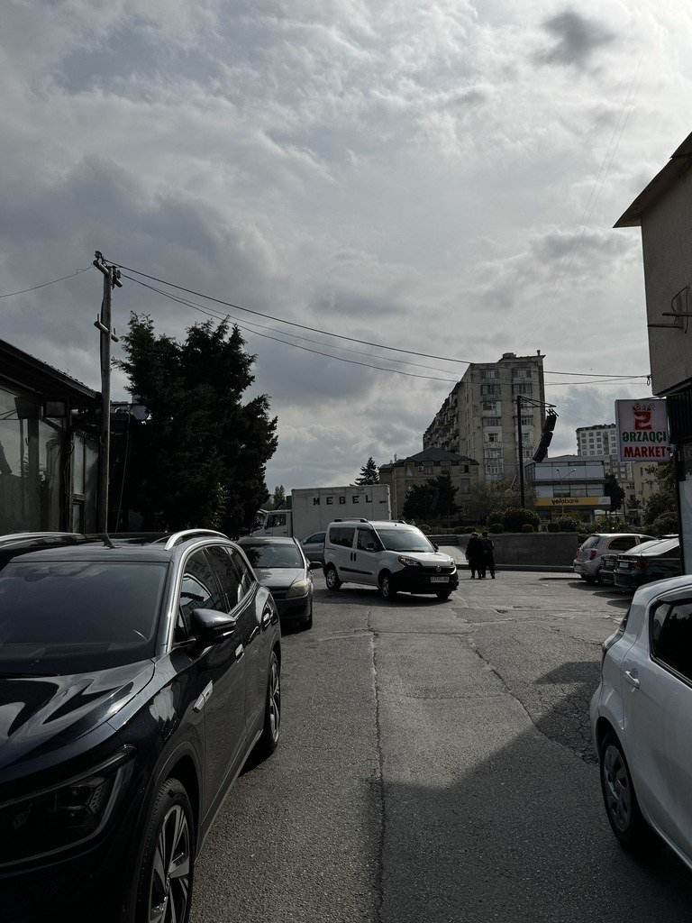 138 m<sup>2</sup> obyekt satılır, Xalqlar dostluğu m.-3