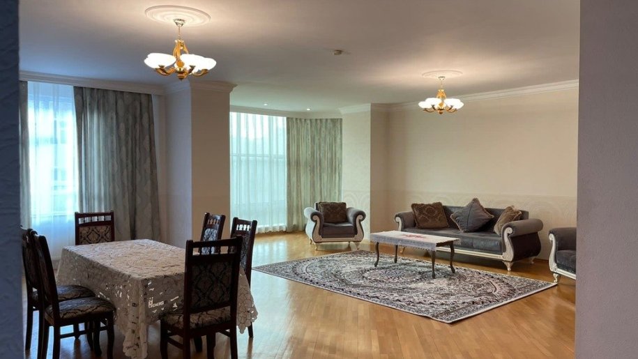 Kirayə verilir 4 otaqlı yeni tikili, 230 m², 28 May m.-1